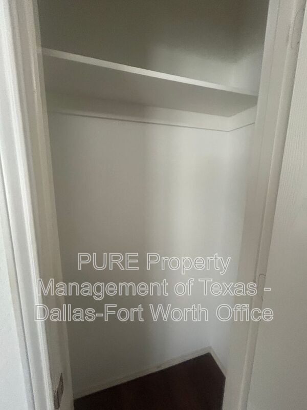 Building Photo - 5945 Ravenya St