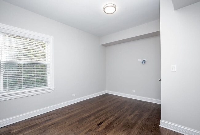 Building Photo - 2648 W Lunt Ave