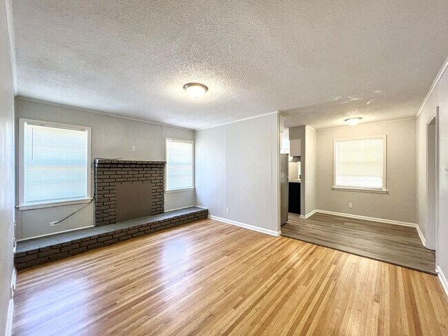 Building Photo - 3180 Bluefield St