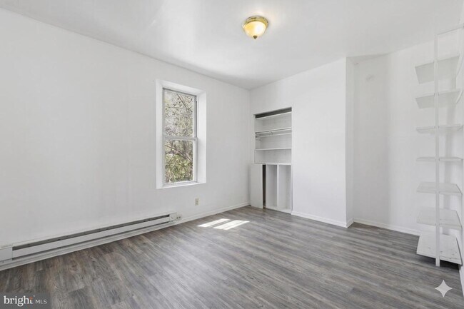 Building Photo - 525 Morse St