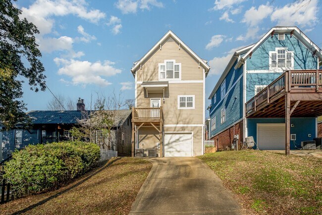 Building Photo - AVAILABLE TO SHOW!