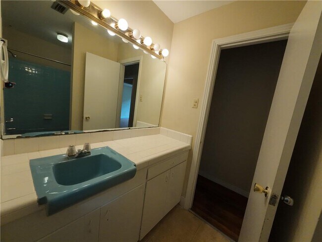 Building Photo - 5209 Maudelayne Dr N
