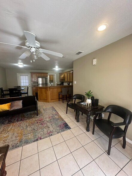 Building Photo - 1304 W Fig Ave