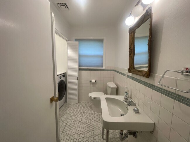 Building Photo - South Highland Beauty! This Is The One To ...