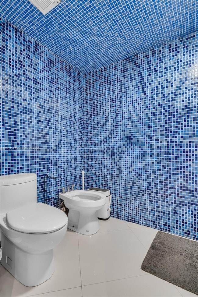 Building Photo - 1925 Brickell Ave