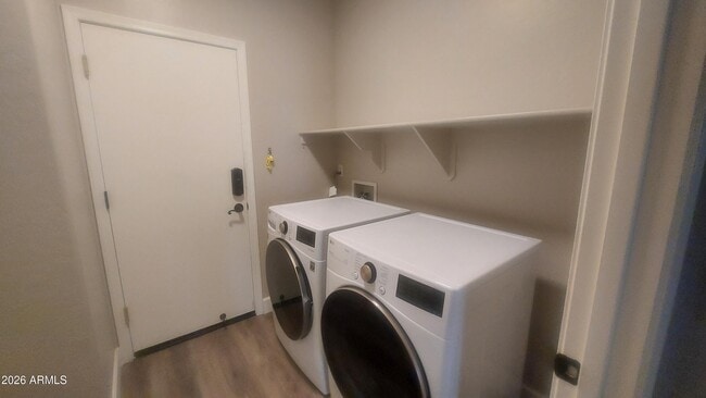 Building Photo - 1903 E Jade Pl