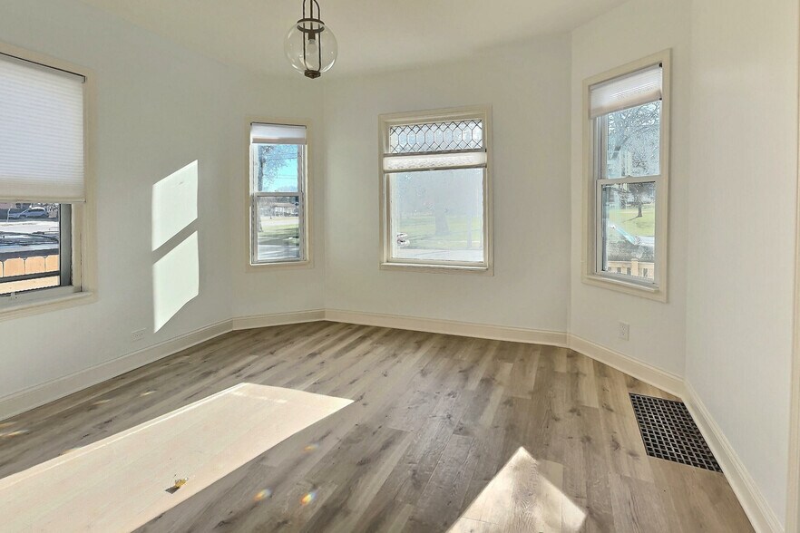 Building Photo - 712 45th St