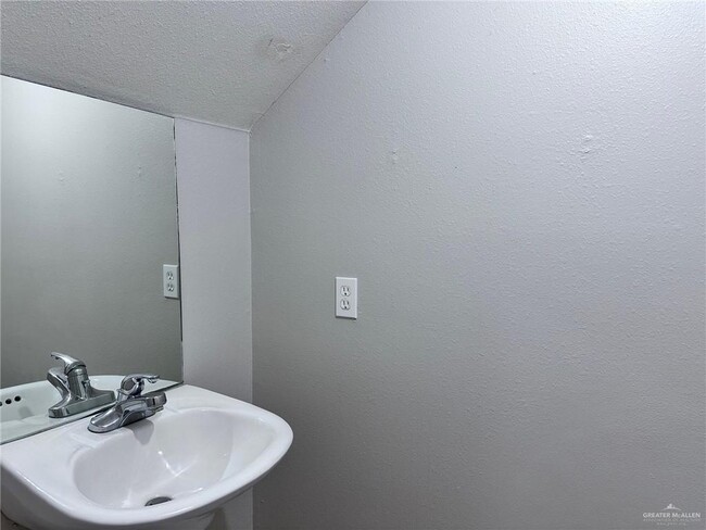 Building Photo - 1613 Phoenix St