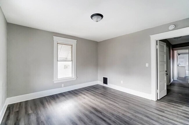 Building Photo - Updated 3 Bed 1 Bath in Price Hill!