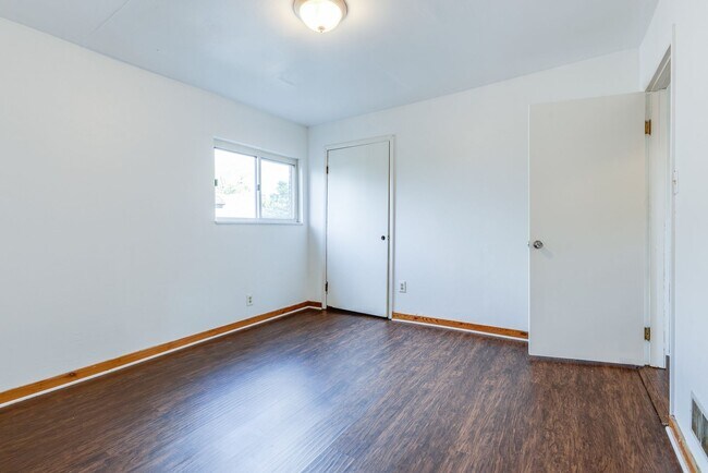 Building Photo - 438 Kathleen St