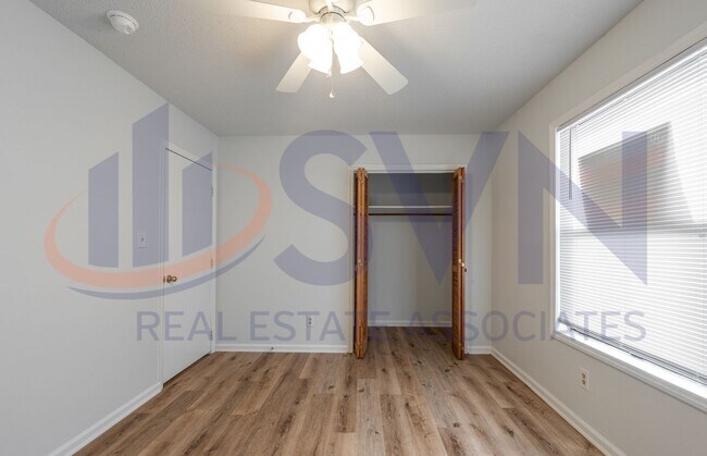 Building Photo - 407 S Merritt Mill Rd