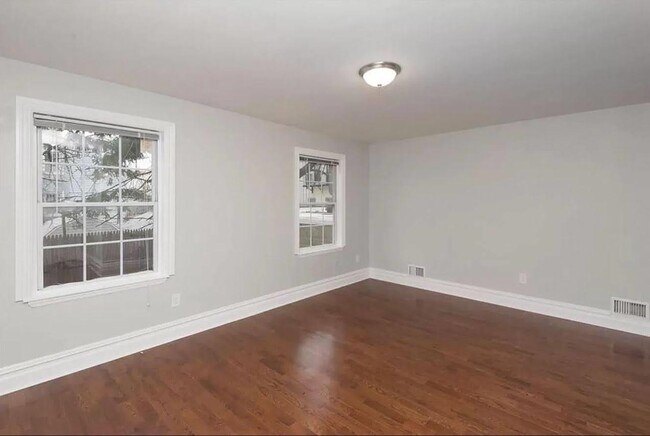 Building Photo - 28 Van Cleef St