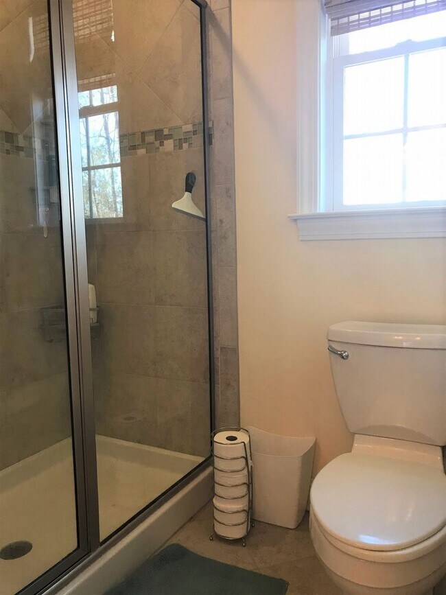 Building Photo - CROWN POINTE