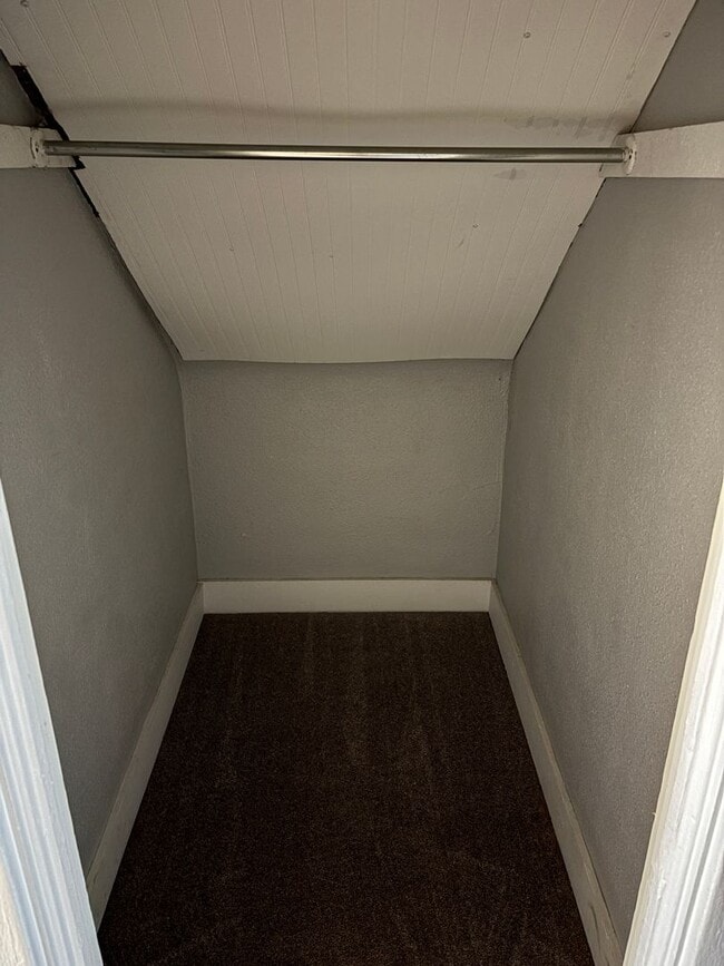 Building Photo - 2 Bed House for Rent! **NO APPLICATION FEES**