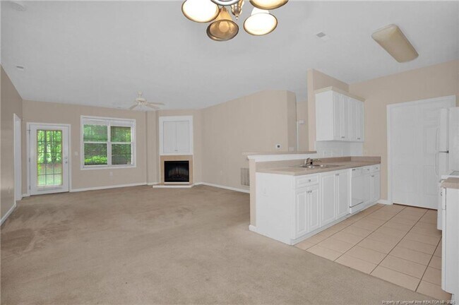 Building Photo - 3BD 2Bath Condo