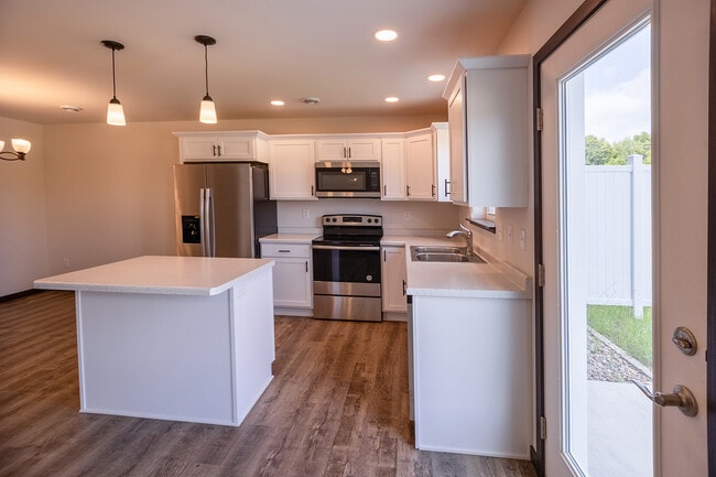 Building Photo - 3406 Green Pastures Ln