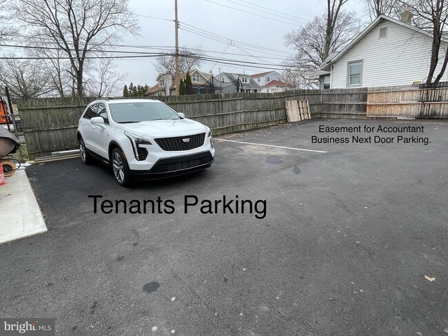 Building Photo - 250 W Bridge St