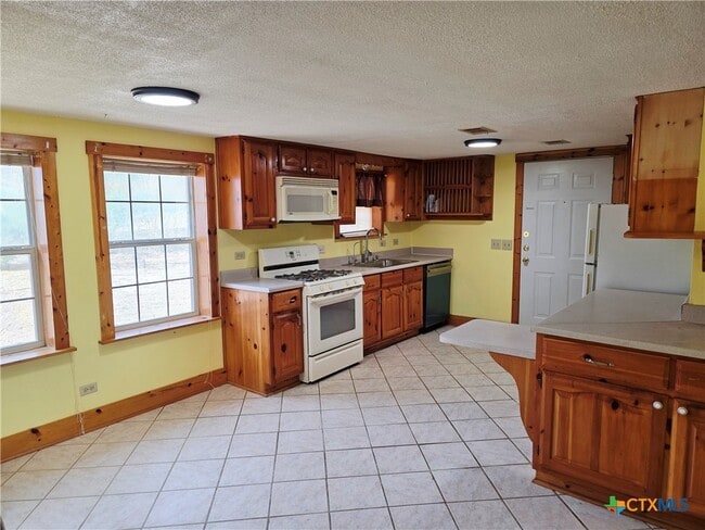 Building Photo - 14942 Cedar Valley Rd