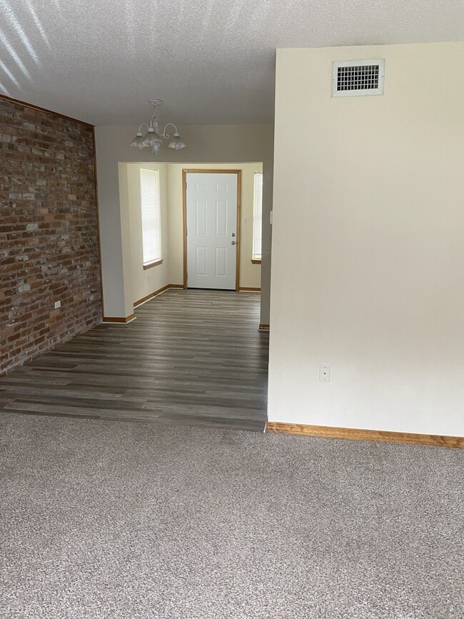 Building Photo - 852 Stonegate Ct