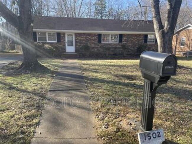 Building Photo - 1502 Larson St