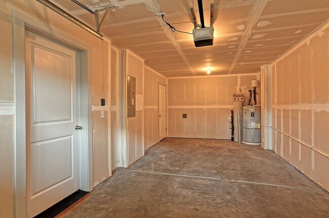 Building Photo - 10610 14th Dr SE