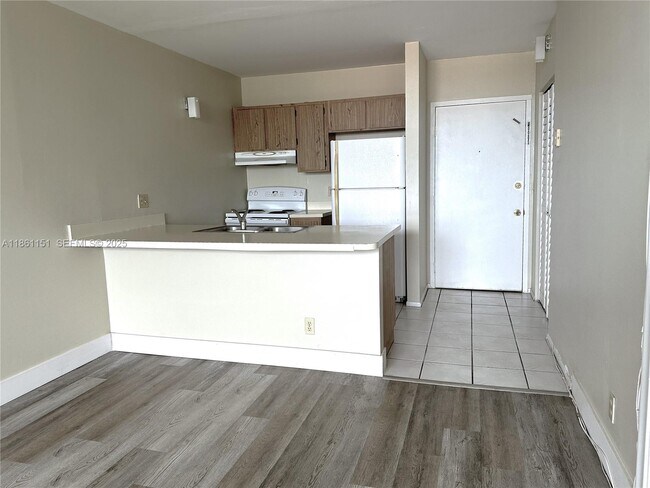 Building Photo - 2501 Riverside Dr