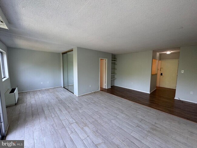 Building Photo - 2059 Huntington Ave