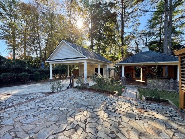 Building Photo - 2723 Huntington Rd