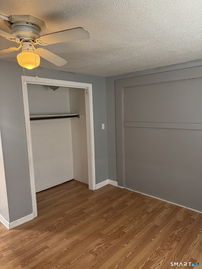 Building Photo - 131 W Main St