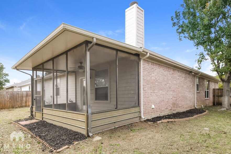 Building Photo - 3941 Overlake Dr