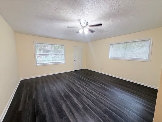 Building Photo - 3810 Lehall St