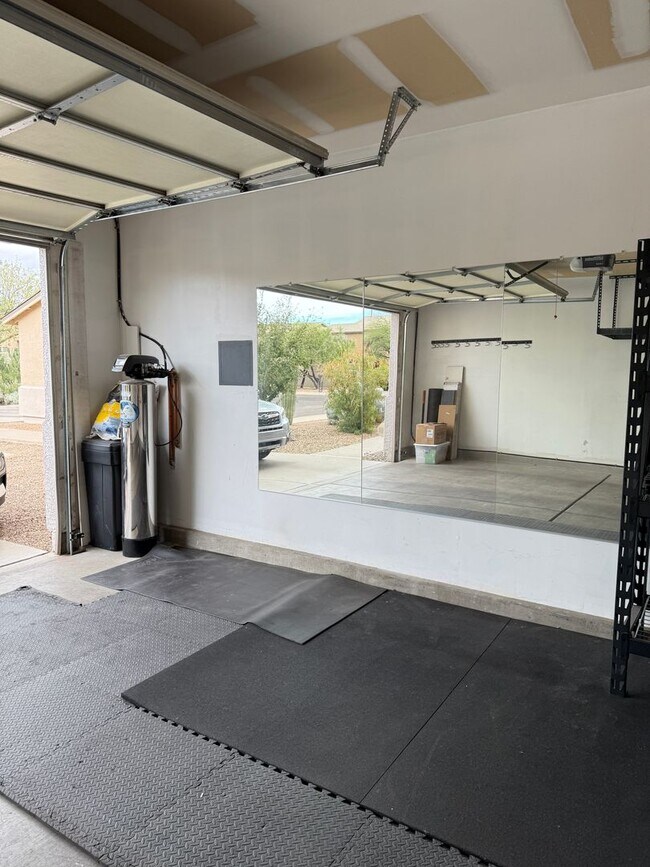 Building Photo - AVAILABLE NOW!  Beautiful 3BD/3BA North West HOME Resort-Style Living Across from Omni Tucson Nat...