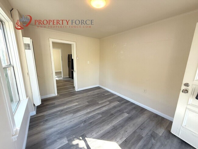 Building Photo - UPGRADED 1 BED 1 BATH  - OFFERED BY PROPER...