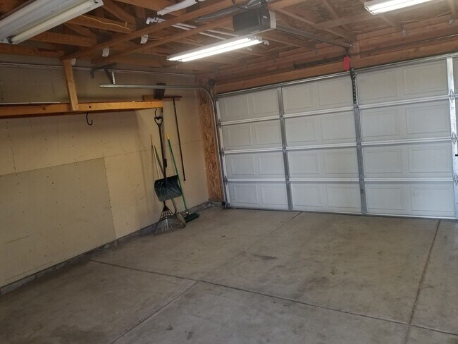 Building Photo - Great Location! 3 Bed, 2 Bath West-Flagsta...