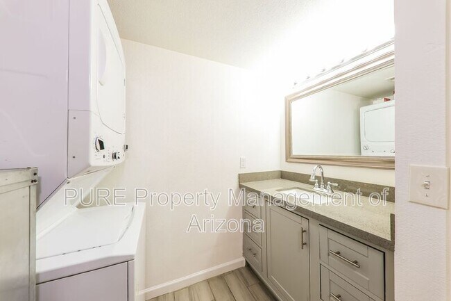 Building Photo - 8842 North 8th St