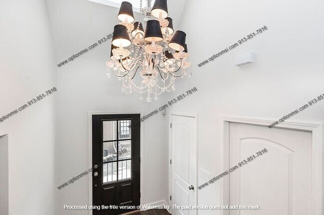 Building Photo - Fantastic Plaza location!!
