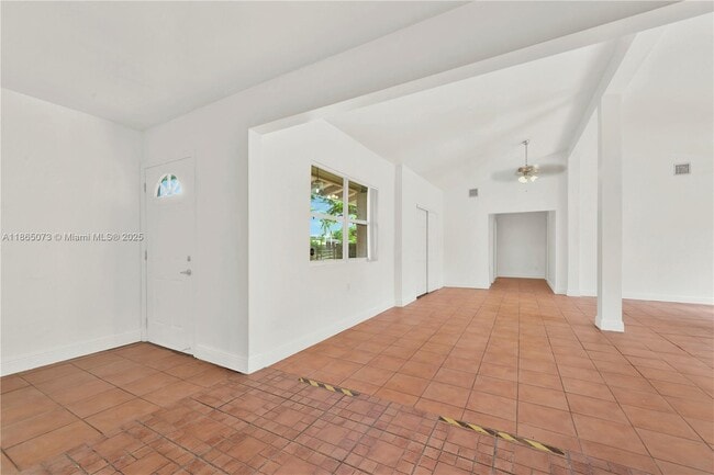 Building Photo - 15831 Palmetto Club Dr