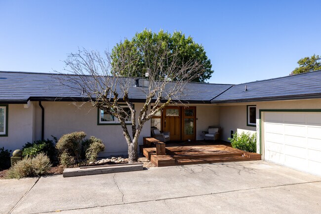 Building Photo - 22533 Majestic Dr