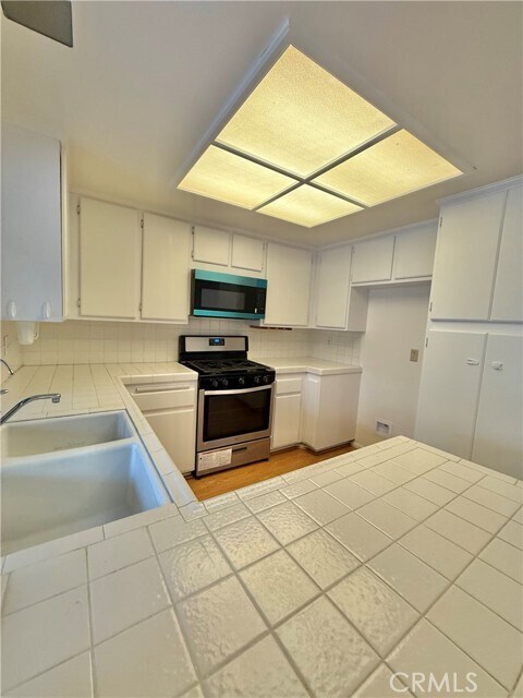 Building Photo - 444 W Huntington Dr