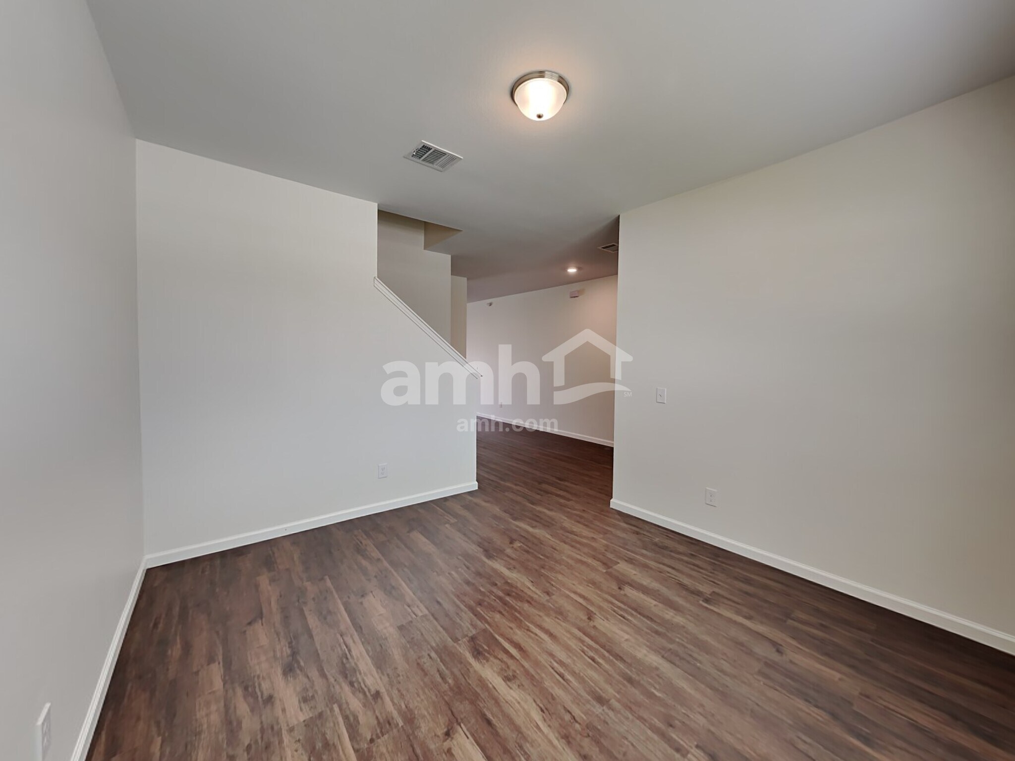 Building Photo - 5023 Highland Crest Dr