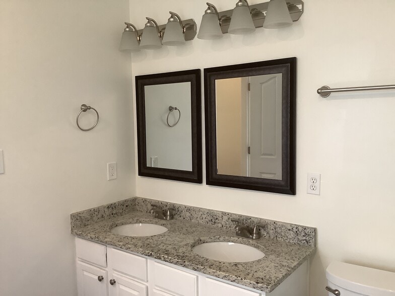 Building Photo - 3749 Sipes Ln