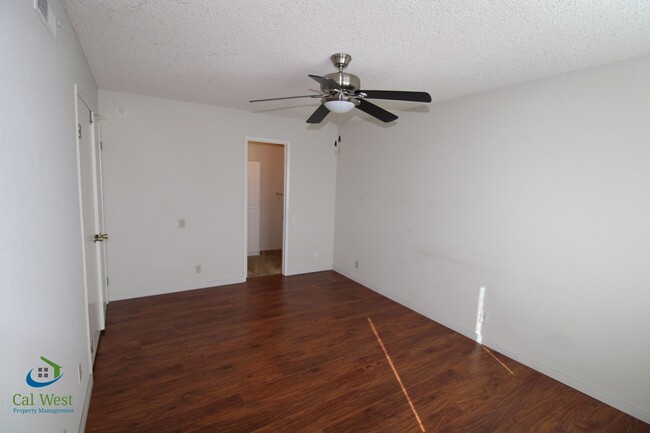 Building Photo - $2795 - Lovely Upstairs 2 Bed/1Bath Condo ...