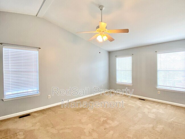 Building Photo - 926 Woodcreek Dr