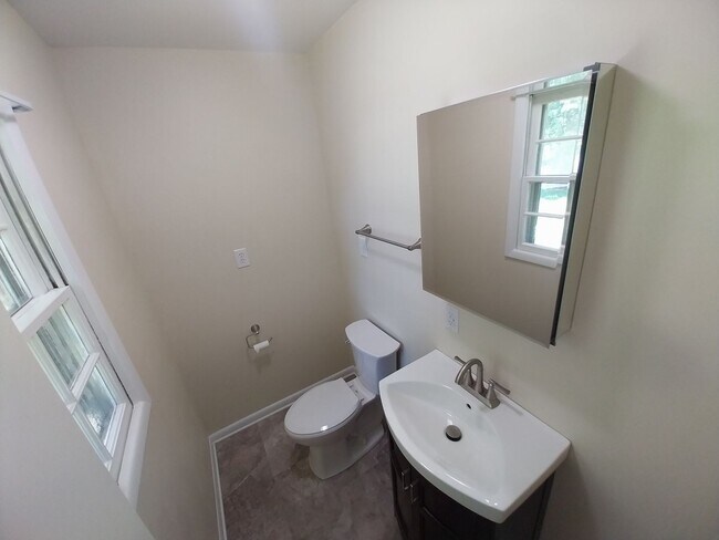 Building Photo - 1714 Wesley Dr