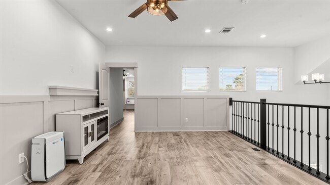 Building Photo - 517 Moore St