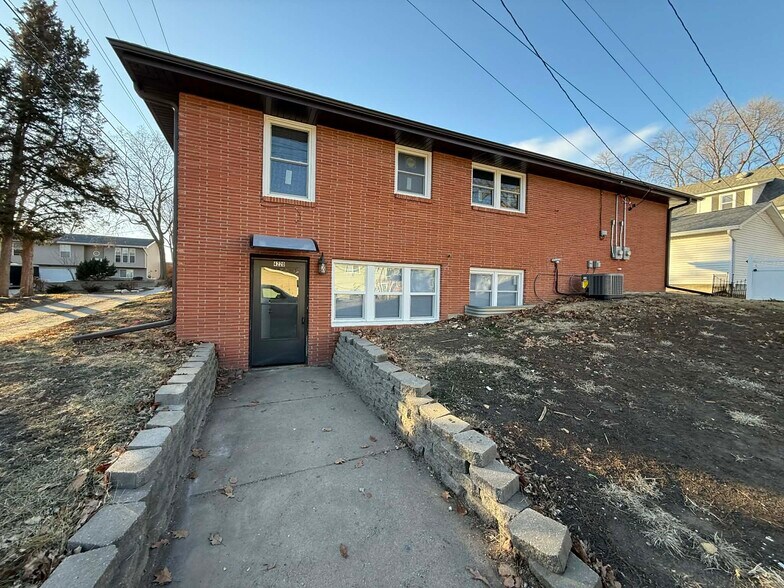 Building Photo - 4220 S 49th St