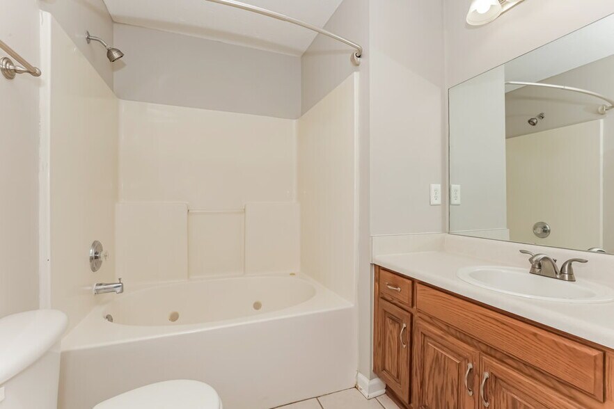 Building Photo - 9010 Lomond Dr