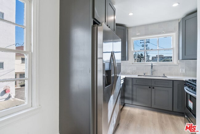 Building Photo - 9216 Alden Dr