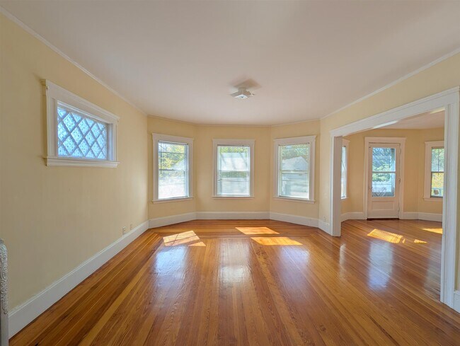 Building Photo - 58 Monument St