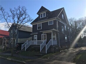 Building Photo - 95-97-97 Caroline St